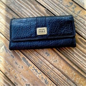 Women’s tri-fold black wallet. Mac & Jac.